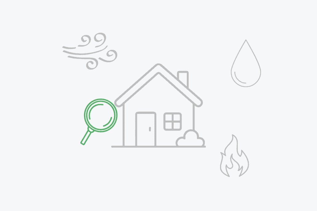Illustration eines Wohngebäudes mit typischen Schadenursachen und Hinweis auf Prüfung der Absicherung